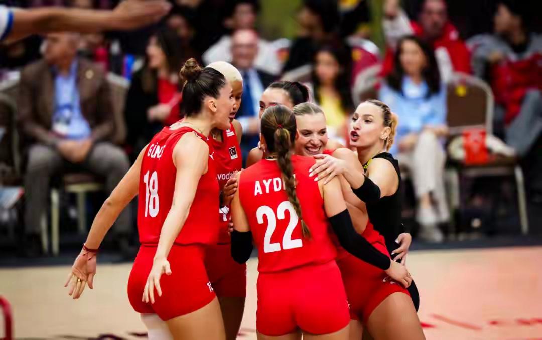 大发娱乐官方网站-美国队成功晋级国际比赛半决赛(美国队成功晋级国际比赛半决赛是哪一年)