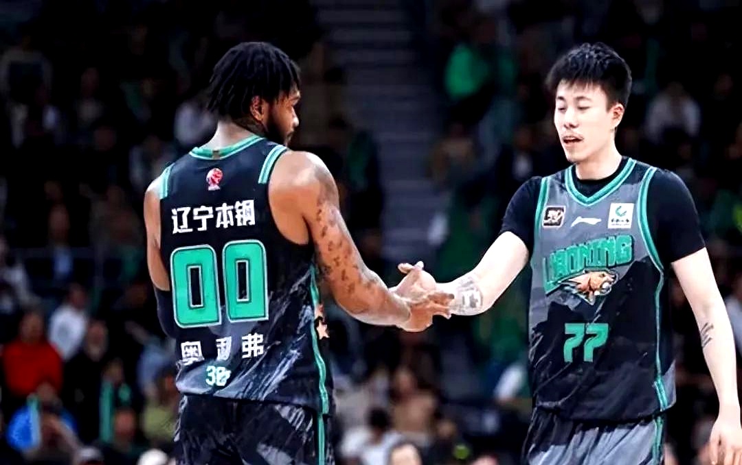 包含辽宁篮球队在今日的对决中掀起惊人反击，迎来突破性胜利的词条